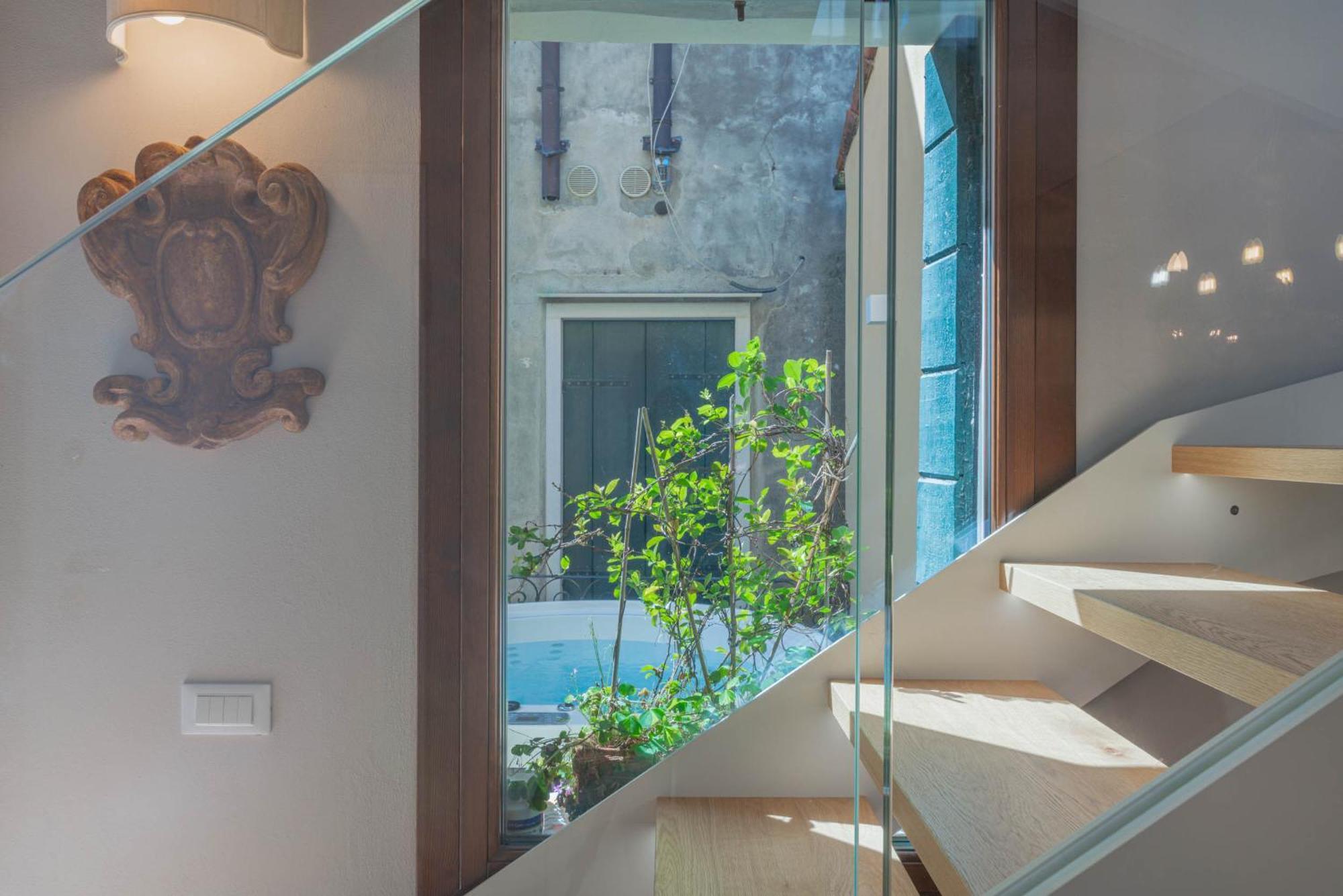 Casa Virginia Direct At The Canal Cannaregio With Own Roof Terrace Венеция Екстериор снимка