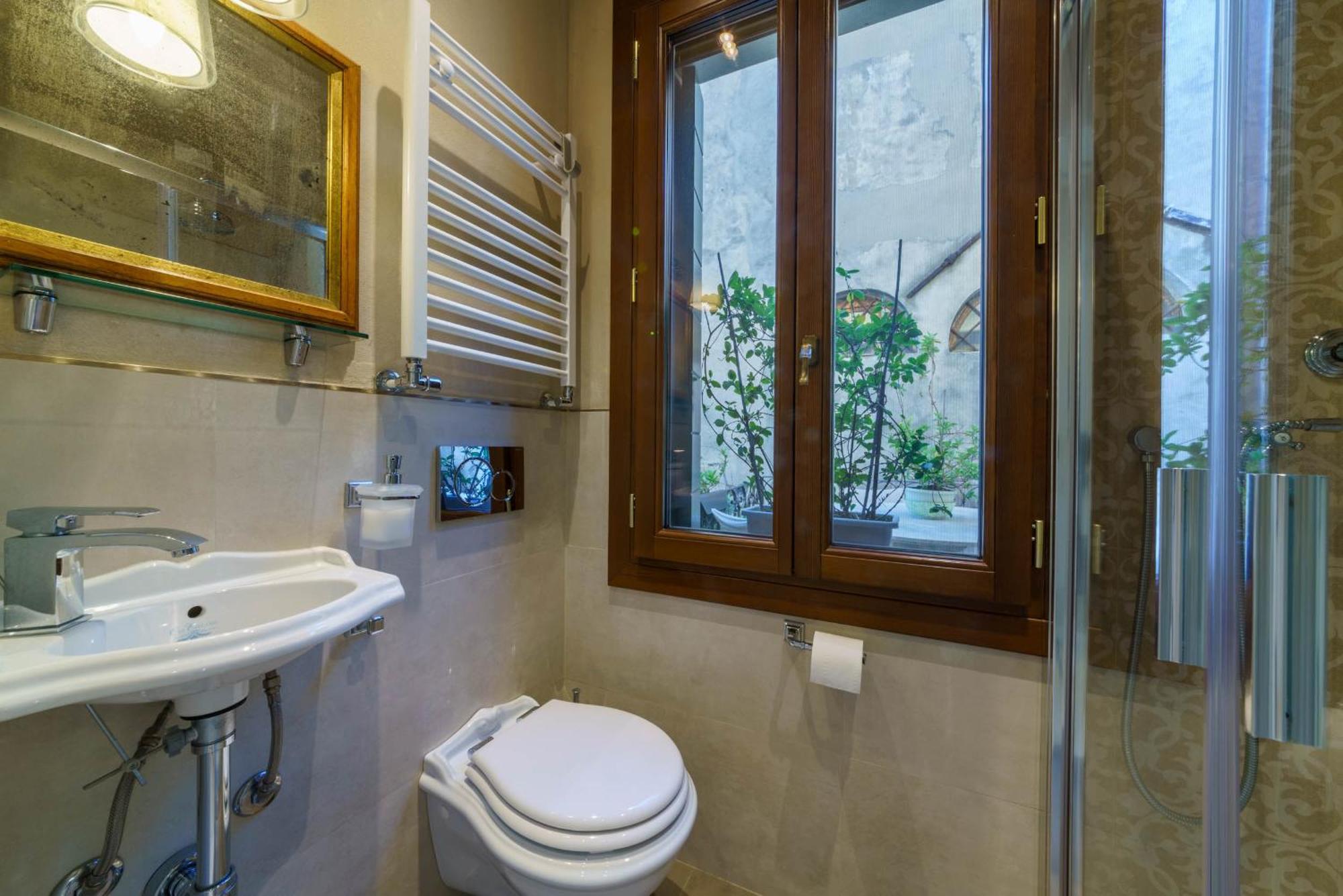 Casa Virginia Direct At The Canal Cannaregio With Own Roof Terrace Венеция Екстериор снимка